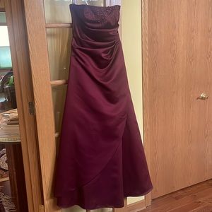 David’s Bridal Burgundy, Bridesmaid Dress